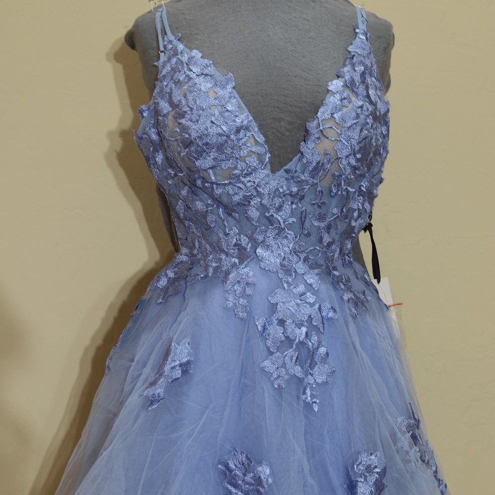 ALYCE plunging neckline floral applique fit and flare dress size 2 blue iris